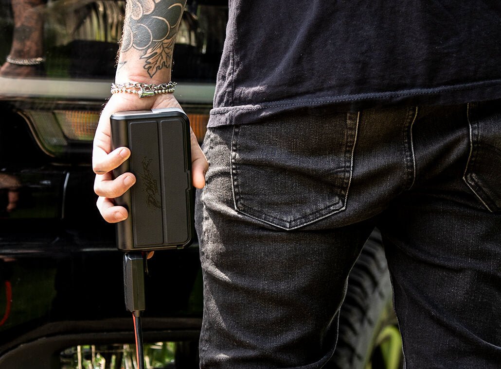 Mike Power 8000mAh Wireless Jump Starter with Built-in Lightning Cable